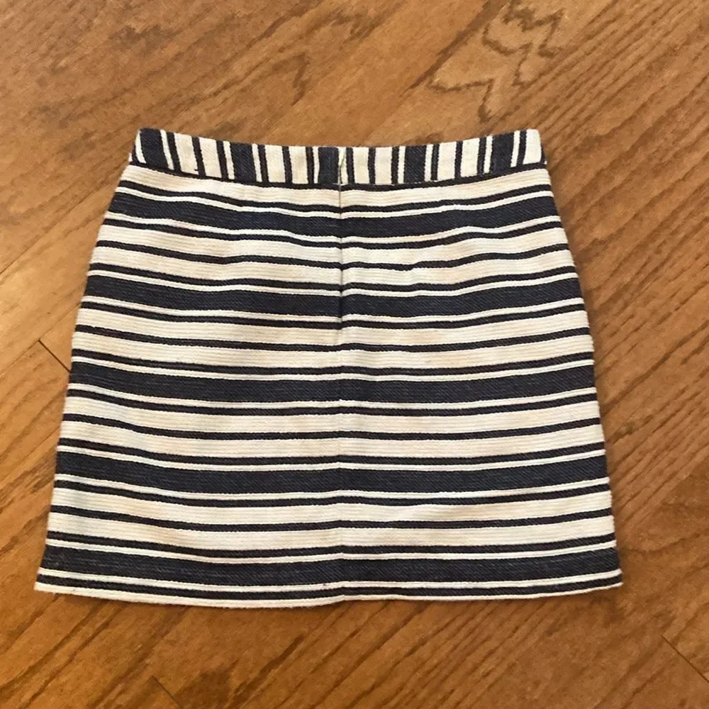 Banana Republic size 10 skirt with lining blue and white striped